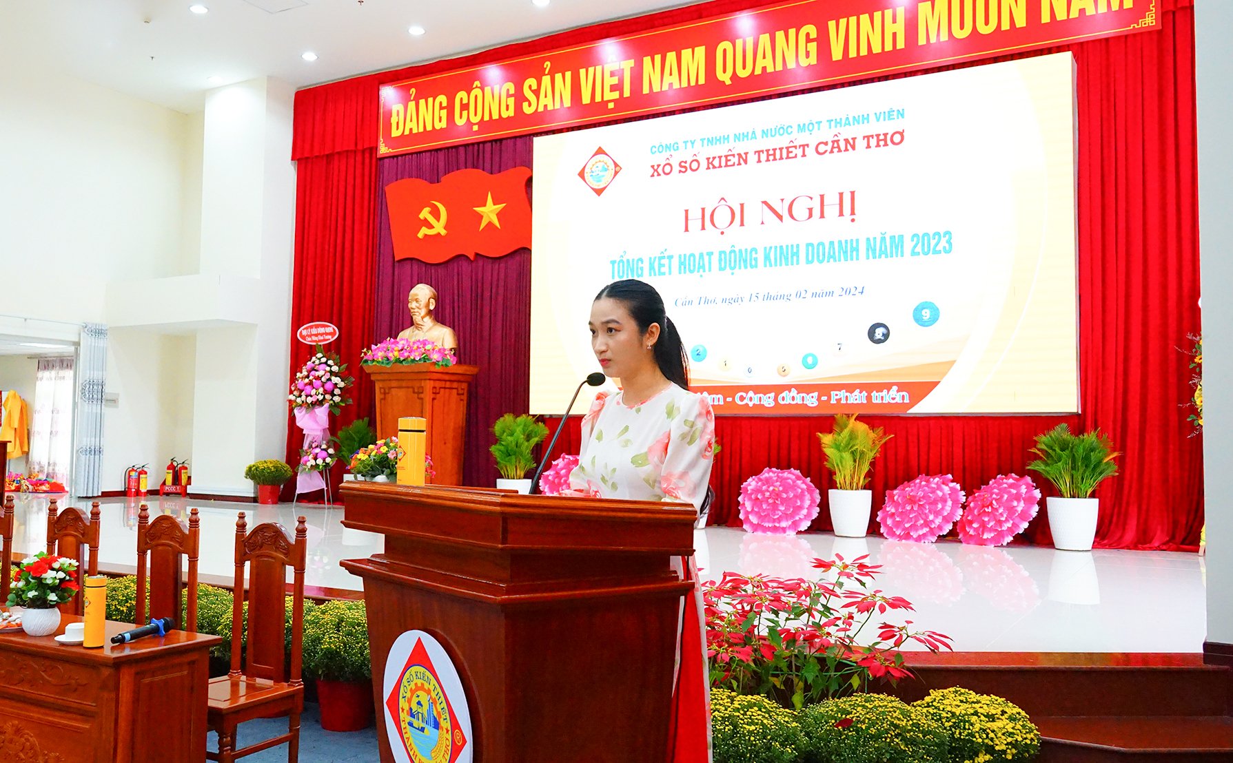 Bà Nguyễn Hà Yến Nhi - tuyên bố lý do và giới thiệu đại biểu